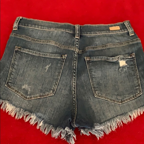 Sneak peek High Rise Shorts - Picture 3 of 6